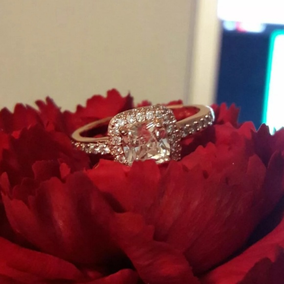 18kgp Rose Gold Engagement Ring - Picture 4 of 4